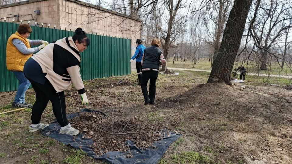 Совет депутатов совместно с сотрудниками администрации принял участие в общегородском субботнике Совет депутатов совместно с сотрудниками администрации принял участие в общегородском субботнике