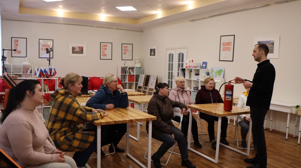 31 марта 2026 года в музее истории города Ровеньки была проведена тренировка по отработке практических действий по эвакуации персонала и посетителей музея в условиях чрезвычайной ситуации (при угрозе возникновения пожара) 31 марта 2026 года в музее истории города Ровеньки была проведена тренировка по отработке практических действий по эвакуации персонала и посетителей музея в условиях чрезвычайной ситуации (при угрозе возникновения пожара)