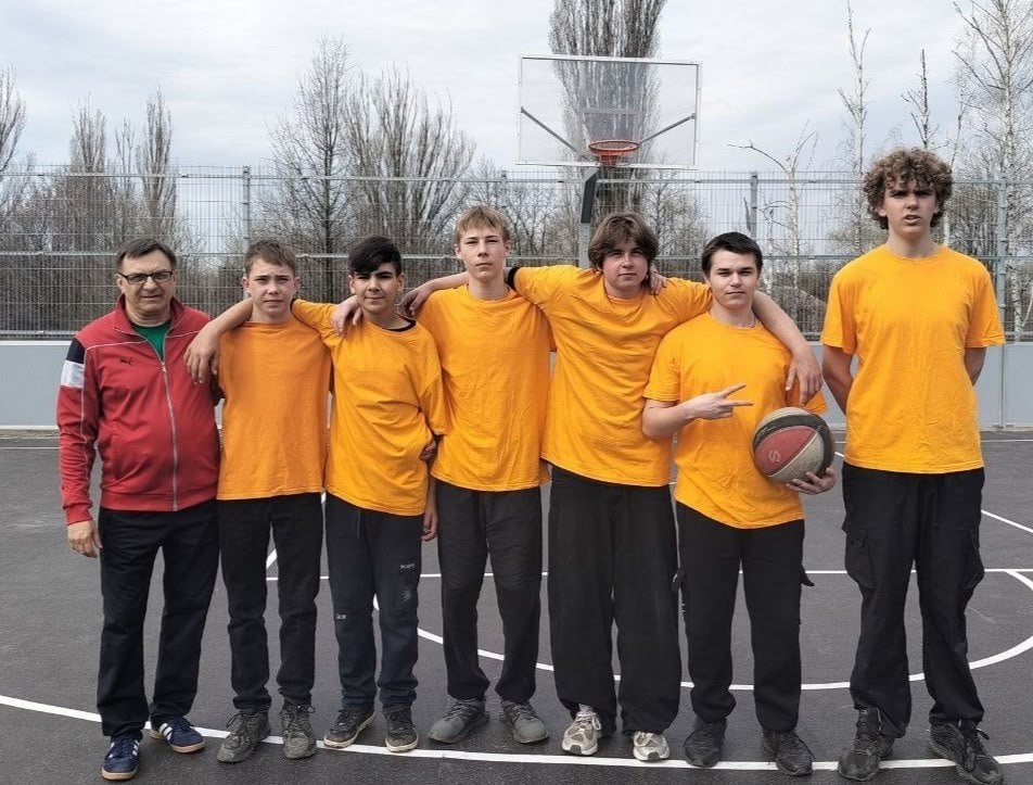 В городе Лутугино прошло физкультурное мероприятие по баскетболу