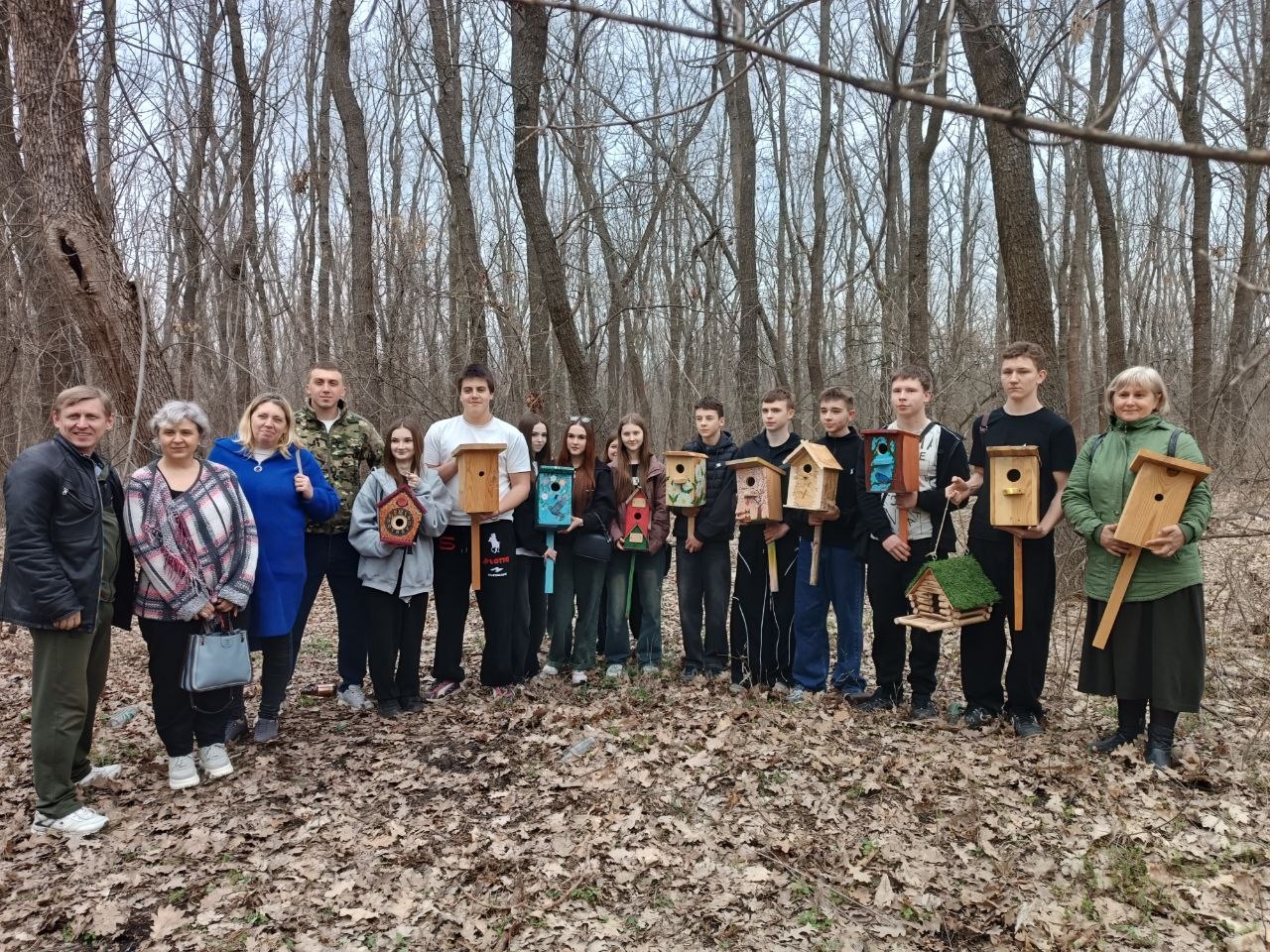 В преддверии Международного Дня птиц на территории лесного заказника «Луганский» состоялась природоохранная акция «Каждой птице нужен дом!»