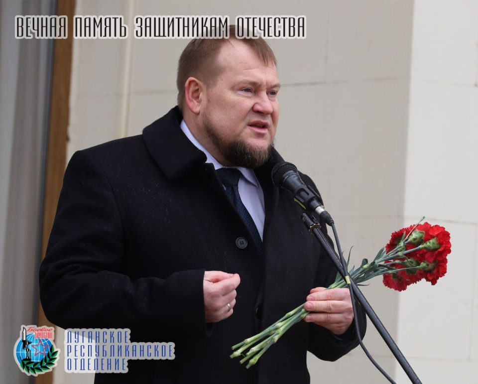 24 марта Юрий Юров, заместитель руководителя Луганского республиканского отделения Всероссийской общественной организации ветеранов «БОЕВОЕ БРАТСТВО», депутат Народного Совета Луганской Народной Республики и Денис... 24 марта Юрий Юров, заместитель руководителя Луганского республиканского отделения Всероссийской общественной организации ветеранов «БОЕВОЕ БРАТСТВО», депутат Народного Совета Луганской Народной Республики и Денис...