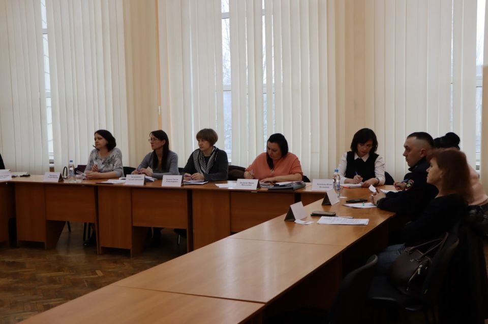 В Лутугинском муниципальном округе состоялось очередное заседание Районной комиссии по делам несовершеннолетних и защите их прав В Лутугинском муниципальном округе состоялось очередное заседание Районной комиссии по делам несовершеннолетних и защите их прав