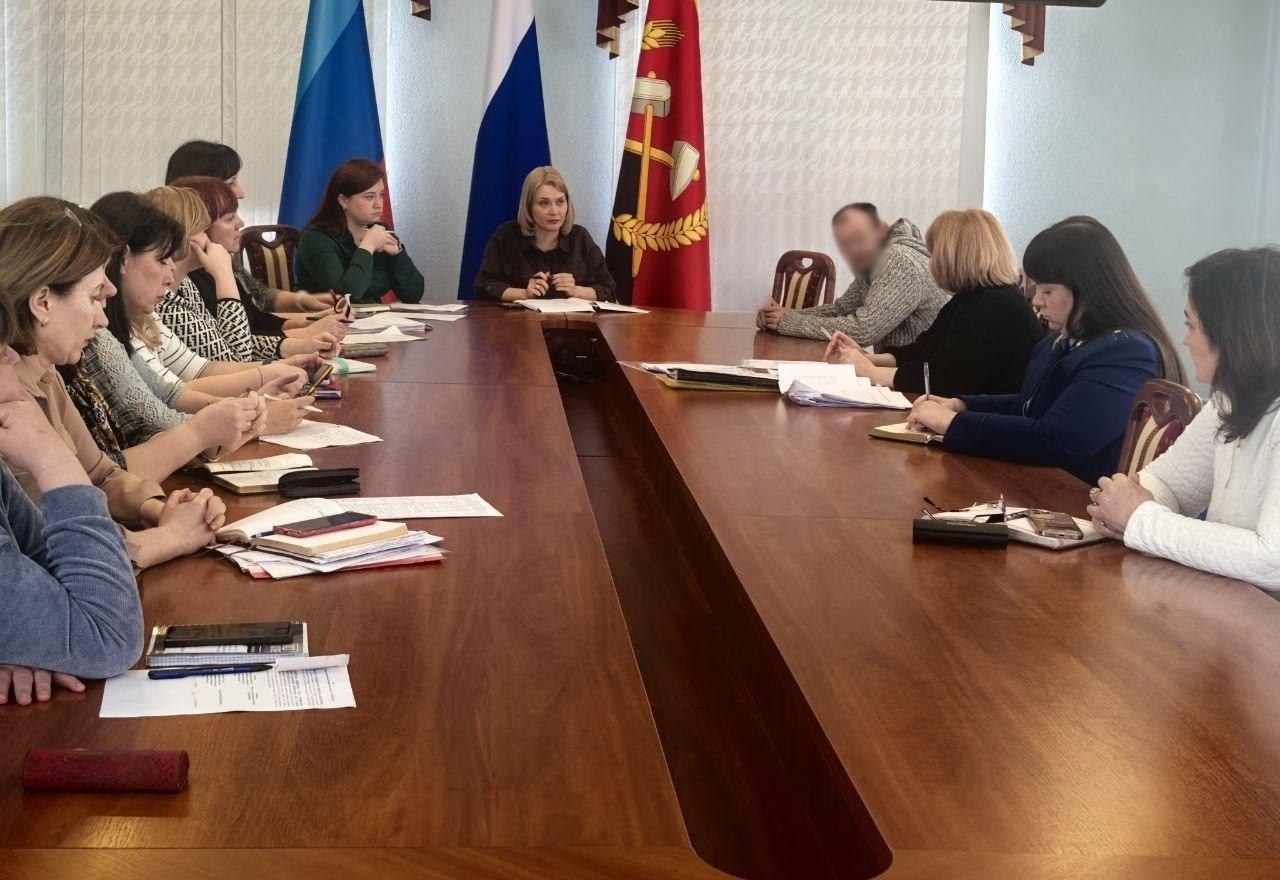 31 марта под председательством Первого заместителя Главы Администрации Краснодонского муниципального округа Анны Гончаровой, при участии старшего помощника прокурора прокуратуры Краснодонского района Елены Задорожней и... 31 марта под председательством Первого заместителя Главы Администрации Краснодонского муниципального округа Анны Гончаровой, при участии старшего помощника прокурора прокуратуры Краснодонского района Елены Задорожней и...