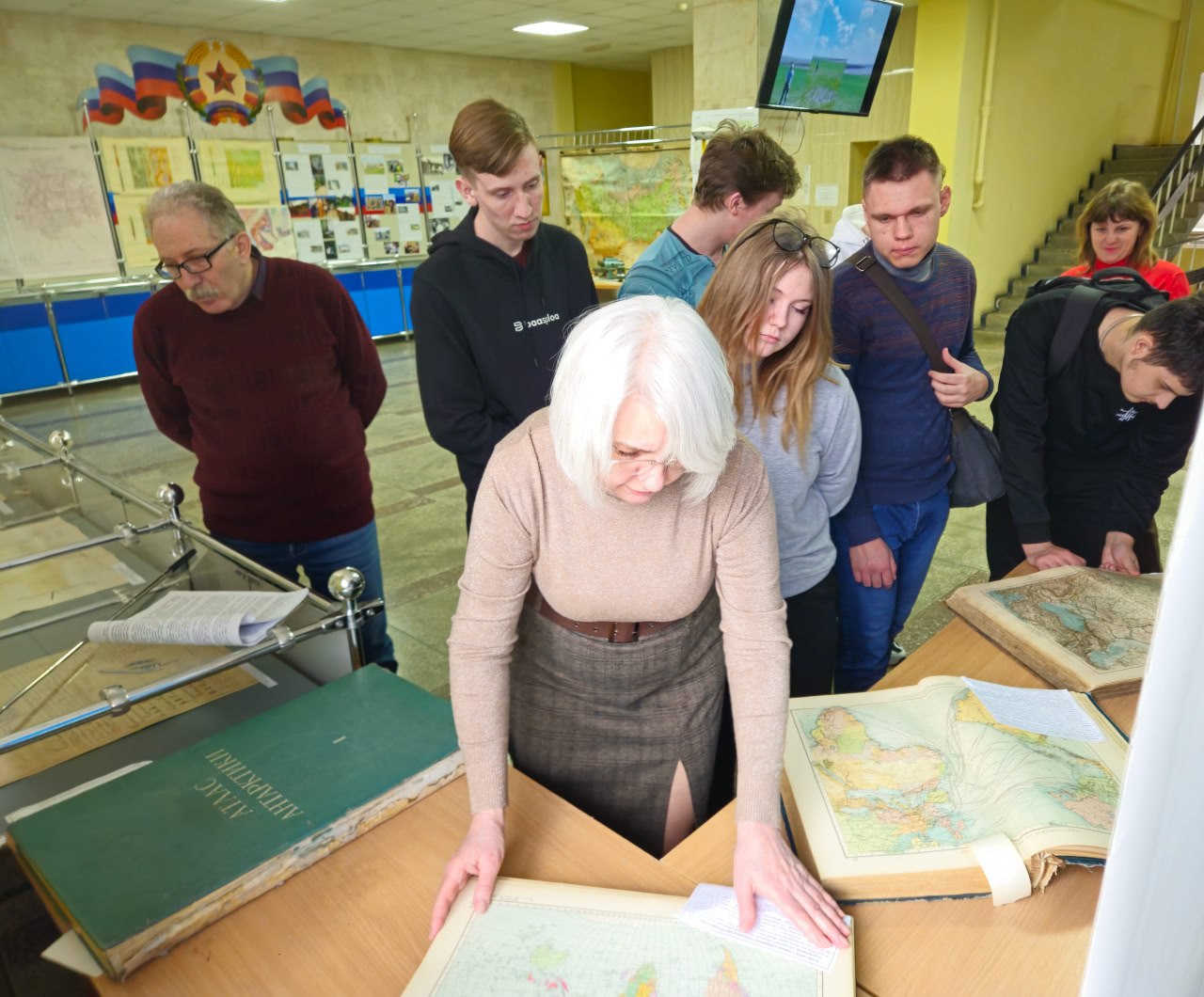 Выставку «Территория памяти: картографические сокровища архивов», организованную Управлением Росреестра по Луганской Народной Республике, посетили студенты ведущих высших учебных заведений региона Выставку «Территория памяти: картографические сокровища архивов», организованную Управлением Росреестра по Луганской Народной Республике, посетили студенты ведущих высших учебных заведений региона