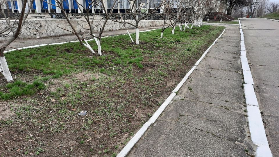 Чистый город. Работники городского Дворца культуры приняли участие в городском субботнике Чистый город. Работники городского Дворца культуры приняли участие в городском субботнике