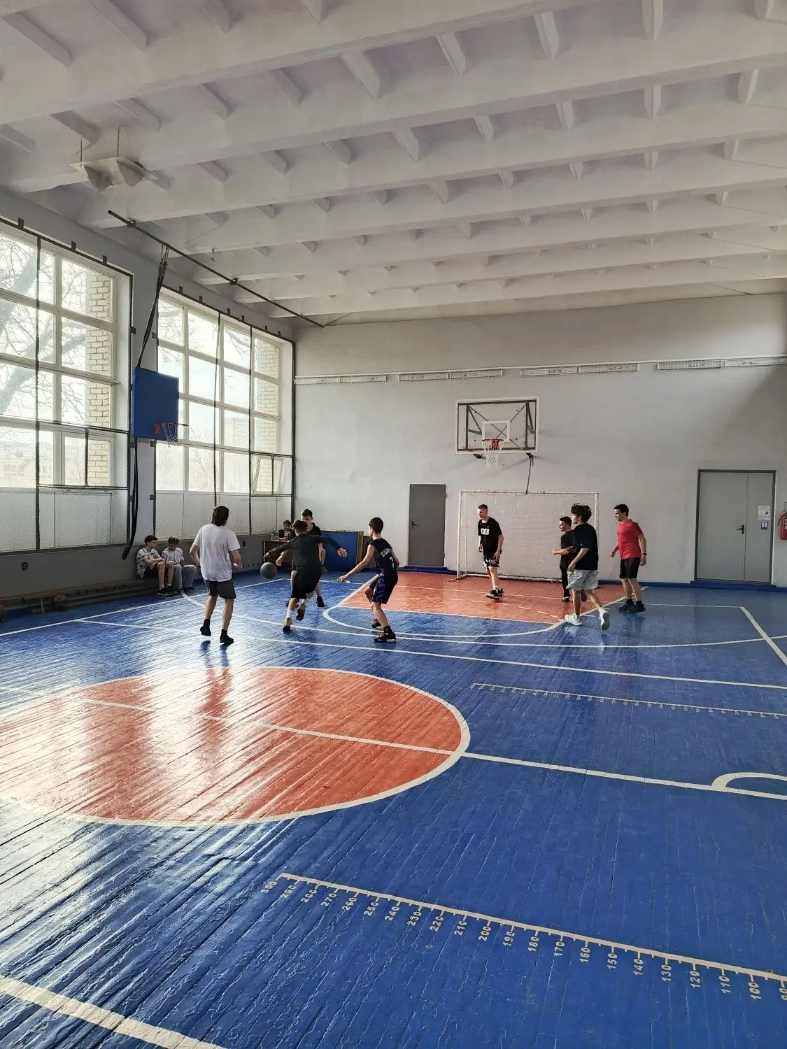 Весенние каникулы в Ровеньковской школе №3 – это не просто время отдыха, а настоящий заряд энергии и продуктивности! В то время как многие школьники наслаждаются заслуженным отдыхом, здесь кипит жизнь, наполненная спортом и... Весенние каникулы в Ровеньковской школе №3 – это не просто время отдыха, а настоящий заряд энергии и продуктивности! В то время как многие школьники наслаждаются заслуженным отдыхом, здесь кипит жизнь, наполненная спортом и...