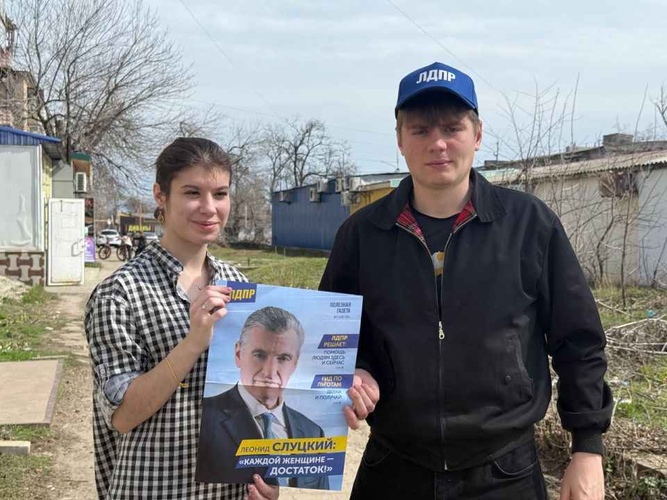 ЛДПР ближе к людям: активисты Красного Луча информируют горожан о работе партии ЛДПР ближе к людям: активисты Красного Луча информируют горожан о работе партии
