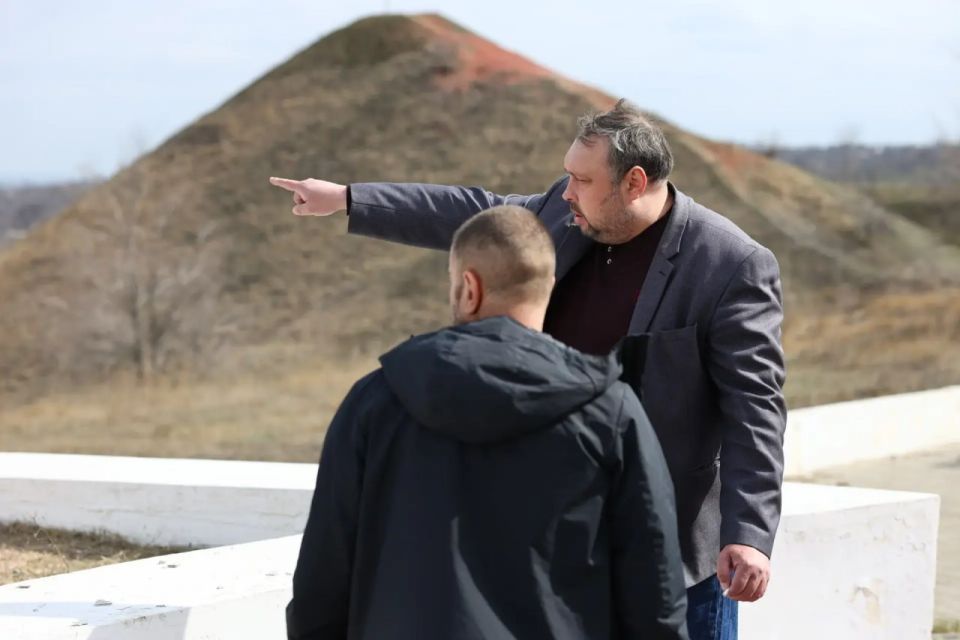 Заместитель Премьер-министра Республики Татарстан Ринат Садыков совместно с главой Лисичанска Эдуардом Сахненко посетили населённые пункты Лисичанского городского округа — Новодружеск и Приволье Заместитель Премьер-министра Республики Татарстан Ринат Садыков совместно с главой Лисичанска Эдуардом Сахненко посетили населённые пункты Лисичанского городского округа — Новодружеск и Приволье