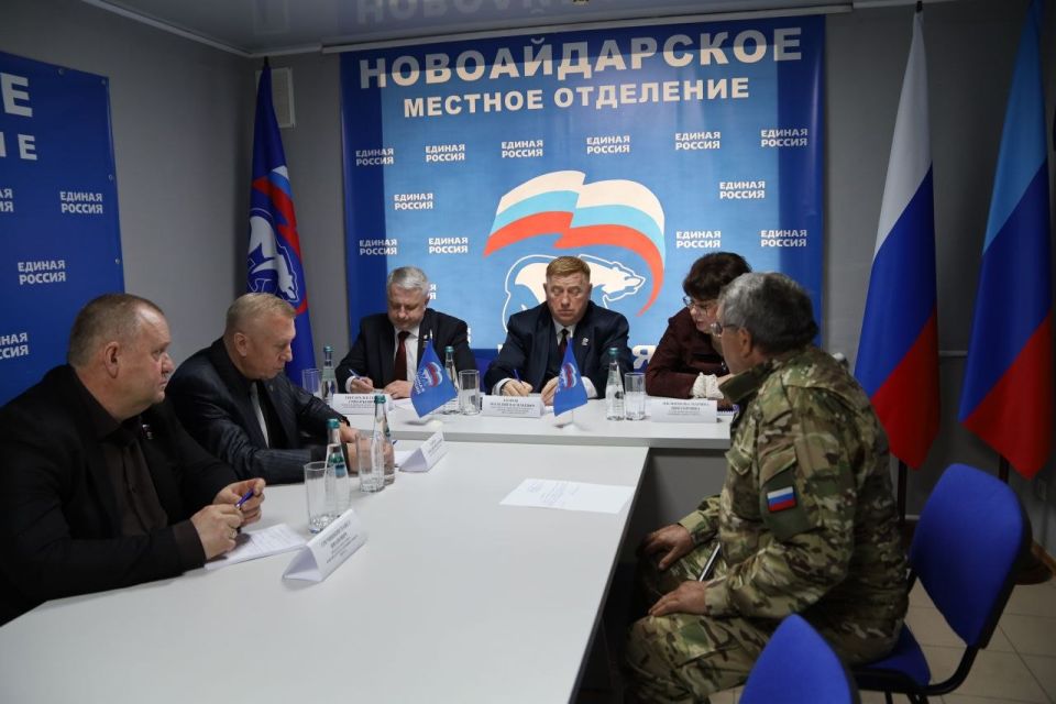 В Новоайдаре открылась местная общественная приемная Единой России В Новоайдаре открылась местная общественная приемная Единой России