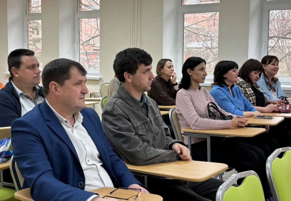 Сегодня педагоги ГБОУ ЛНР "Беловодский лицей "Лидер" посетили обзорную экскурсию по образовательным пространствам Педагогического кванториума им. Л.М. Лоповка ЛГПУ – месту, где знания становятся практикой Сегодня педагоги ГБОУ ЛНР "Беловодский лицей "Лидер" посетили обзорную экскурсию по образовательным пространствам Педагогического кванториума им. Л.М. Лоповка ЛГПУ – месту, где знания становятся практикой