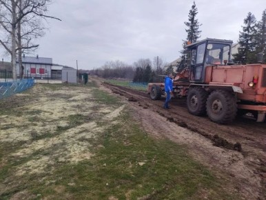 Весна в селах: дороги, бордюры и человеческая помощь