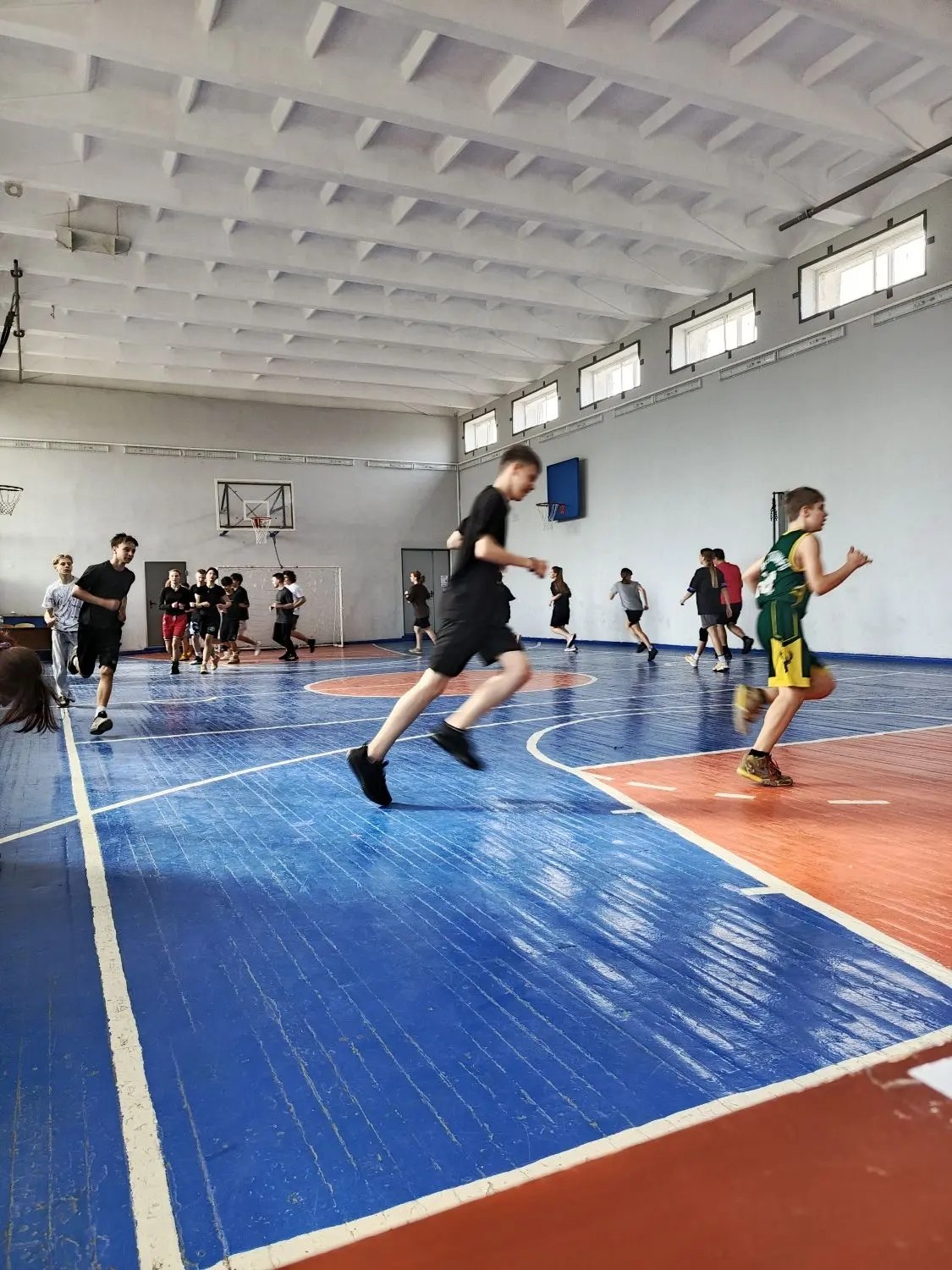 Весенние каникулы в Ровеньковской школе №3 – это не просто время отдыха, а настоящий заряд энергии и продуктивности! В то время как многие школьники наслаждаются заслуженным отдыхом, здесь кипит жизнь, наполненная спортом и... Весенние каникулы в Ровеньковской школе №3 – это не просто время отдыха, а настоящий заряд энергии и продуктивности! В то время как многие школьники наслаждаются заслуженным отдыхом, здесь кипит жизнь, наполненная спортом и...