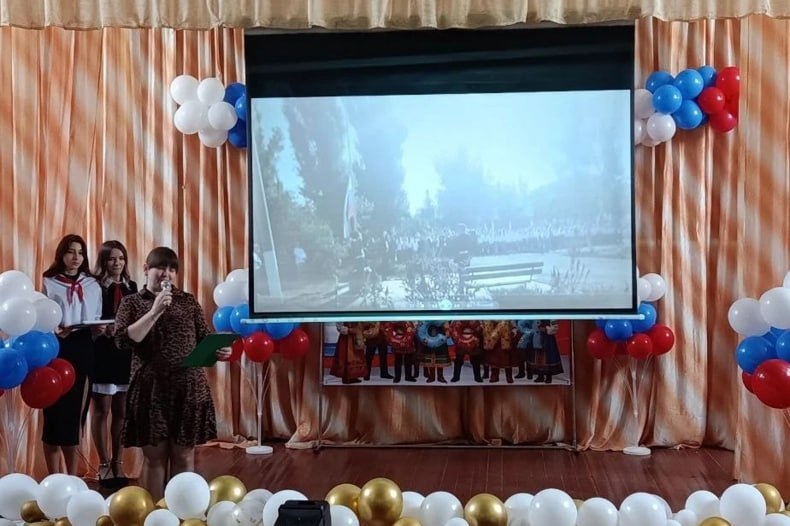 Открытие Года единства народов России прошло в Свердловской СШ №8 Открытие Года единства народов России прошло в Свердловской СШ №8