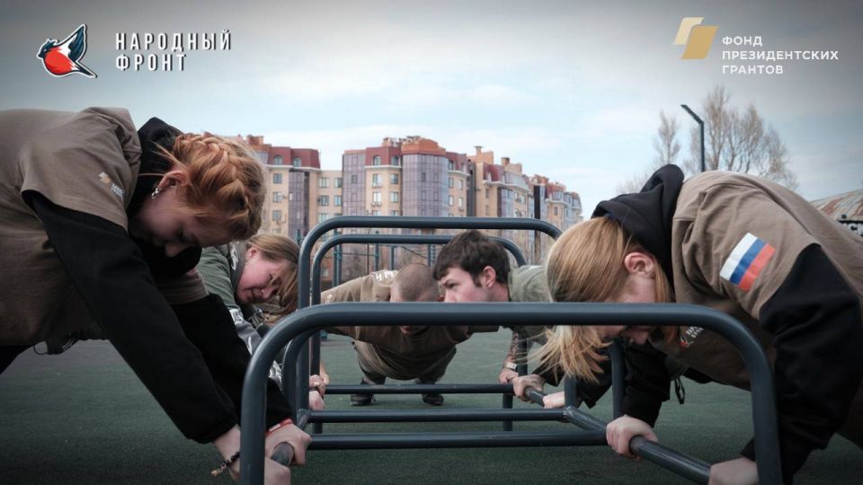 Актив Молодёжки НФ собрался на тренировку, и мы готовы к новым вызовам! На очереди — отжимания Актив Молодёжки НФ собрался на тренировку, и мы готовы к новым вызовам! На очереди — отжимания