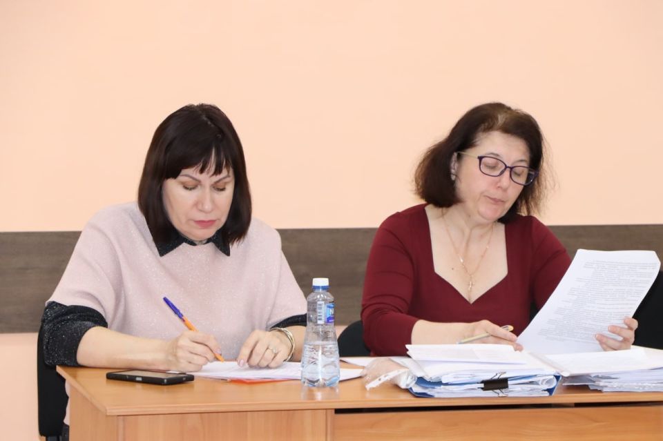 В Лутугинском муниципальном округе состоялось очередное заседание Районной комиссии по делам несовершеннолетних и защите их прав В Лутугинском муниципальном округе состоялось очередное заседание Районной комиссии по делам несовершеннолетних и защите их прав