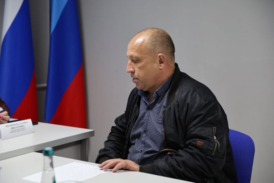 В Новоайдаре открылась местная общественная приемная Единой России В Новоайдаре открылась местная общественная приемная Единой России