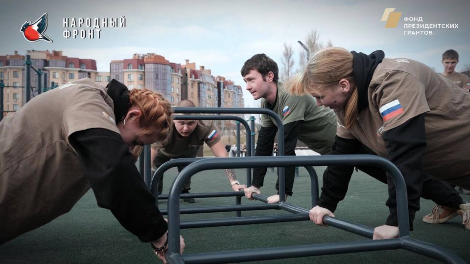 Актив Молодёжки НФ собрался на тренировку, и мы готовы к новым вызовам! На очереди — отжимания Актив Молодёжки НФ собрался на тренировку, и мы готовы к новым вызовам! На очереди — отжимания
