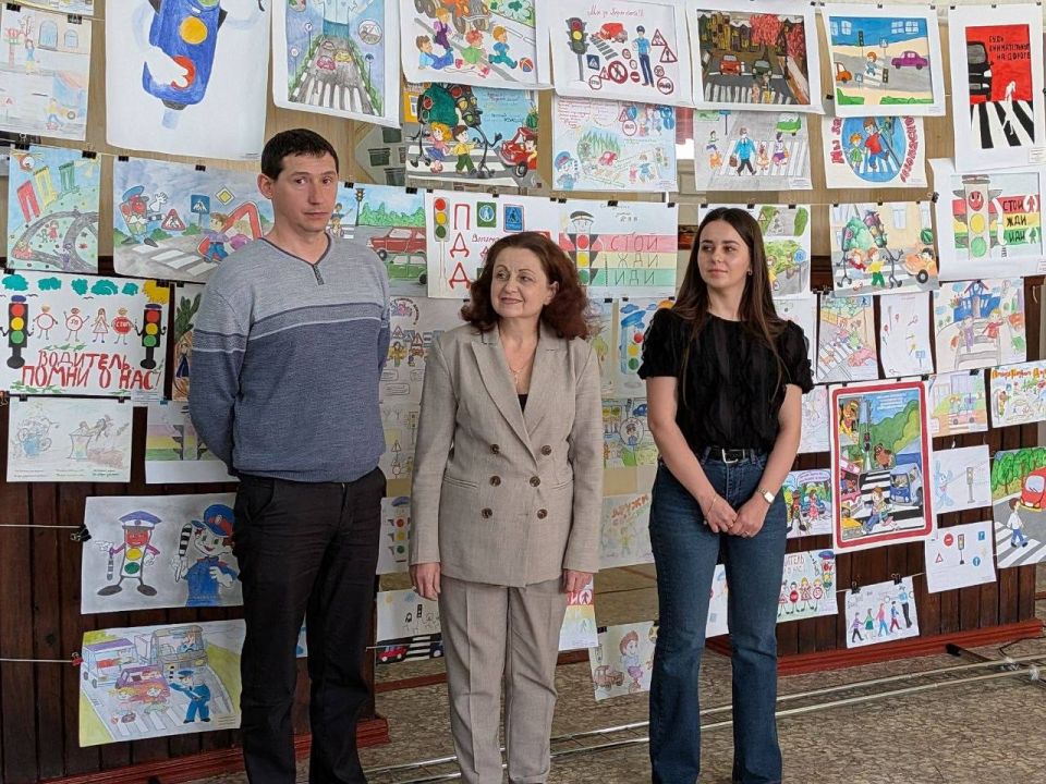 Сегодня в Доме творчества детей и юношества города Ровеньки состоялось важное мероприятие – День открытых дверей учреждений дополнительного образования Сегодня в Доме творчества детей и юношества города Ровеньки состоялось важное мероприятие – День открытых дверей учреждений дополнительного образования