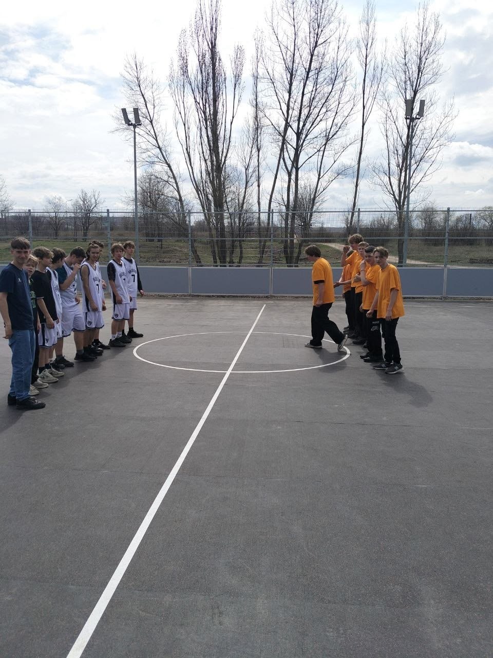 В городе Лутугино прошло физкультурное мероприятие по баскетболу В городе Лутугино прошло физкультурное мероприятие по баскетболу