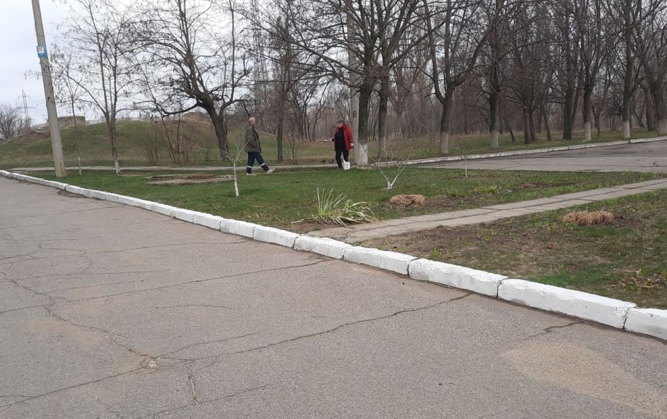 Чистый город. Работники городского Дворца культуры приняли участие в городском субботнике Чистый город. Работники городского Дворца культуры приняли участие в городском субботнике