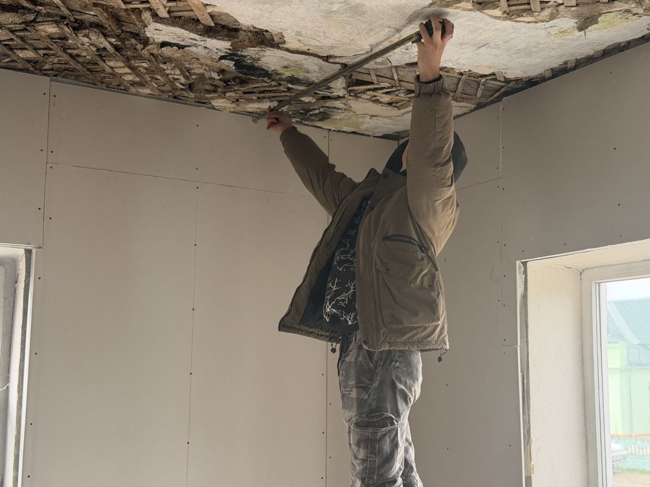 В поселке Боровское возрождают «сердце» культуры: ход восстановления библиотеки под контролем «Единой России» В поселке Боровское возрождают «сердце» культуры: ход восстановления библиотеки под контролем «Единой России»