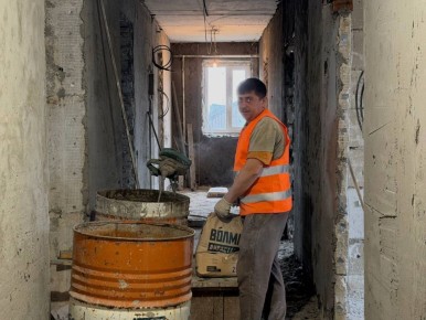 Пункт временного размещения в Первомайске, ставший домом для многих, кто был вынужден покинуть свои дома из-за боевых действий, преображается благодаря народной программе «Единой России»