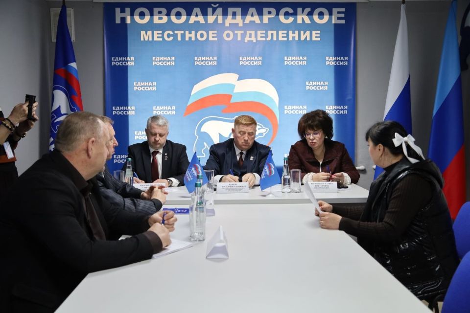 В Новоайдаре открылась местная общественная приемная Единой России В Новоайдаре открылась местная общественная приемная Единой России