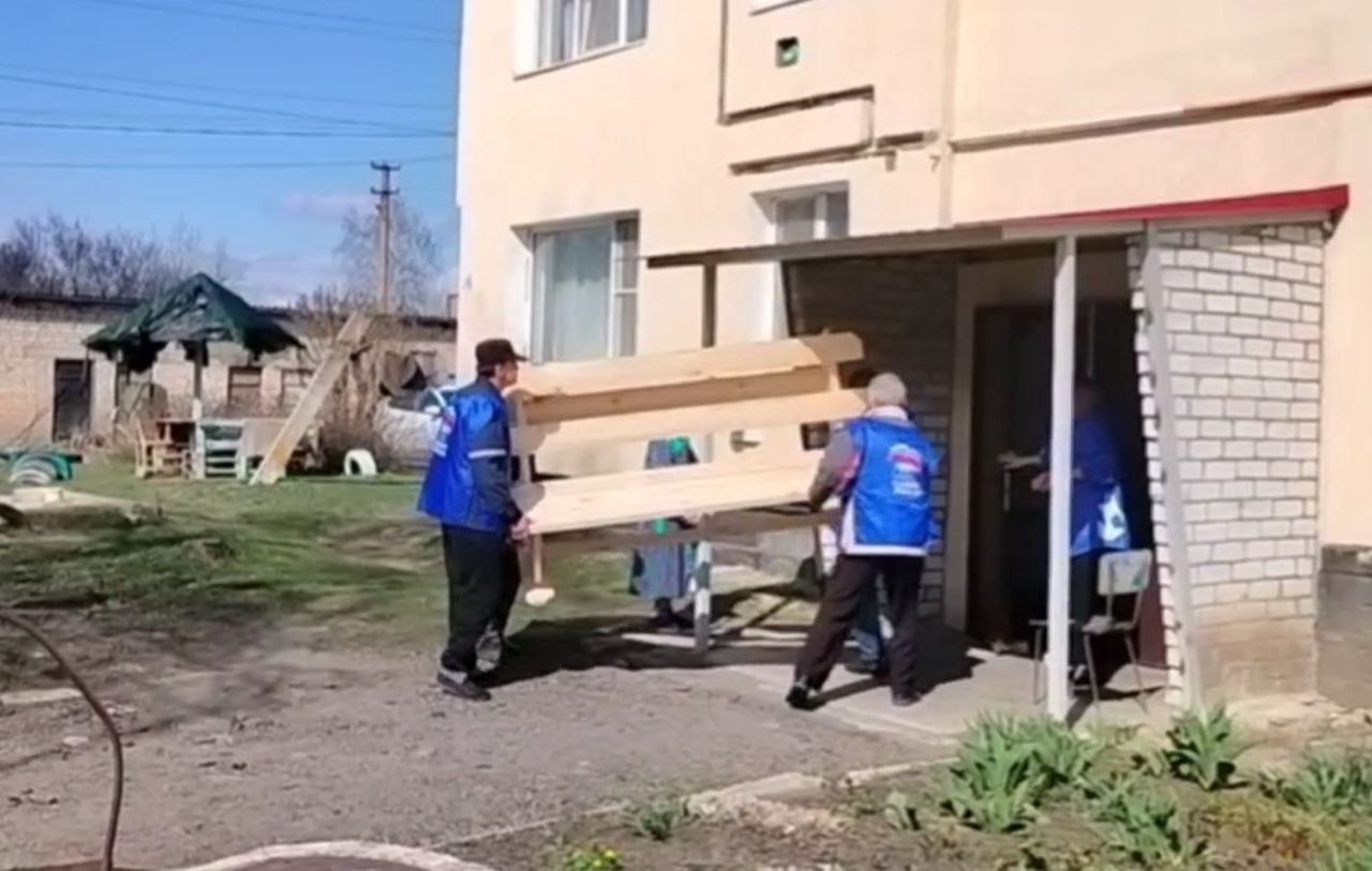 Простая просьба, реальное дело: в Меловом появились лавочки для отдыха Простая просьба, реальное дело: в Меловом появились лавочки для отдыха