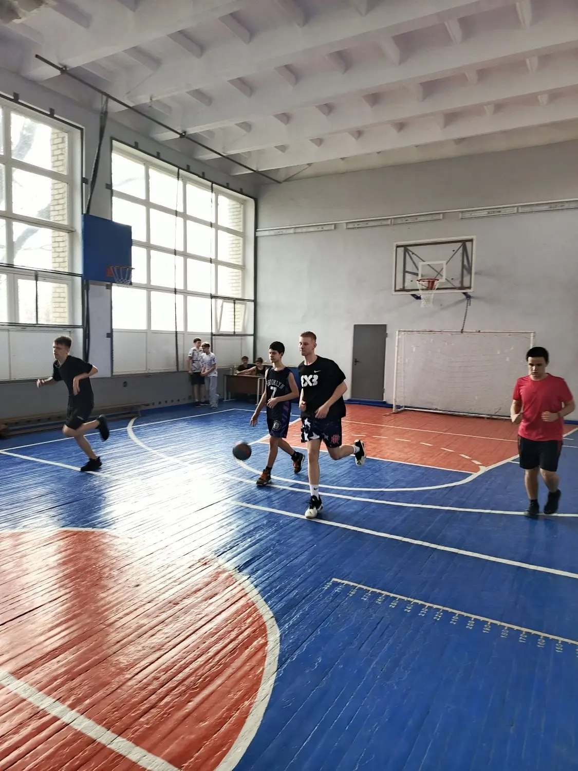 Весенние каникулы в Ровеньковской школе №3 – это не просто время отдыха, а настоящий заряд энергии и продуктивности! В то время как многие школьники наслаждаются заслуженным отдыхом, здесь кипит жизнь, наполненная спортом и...