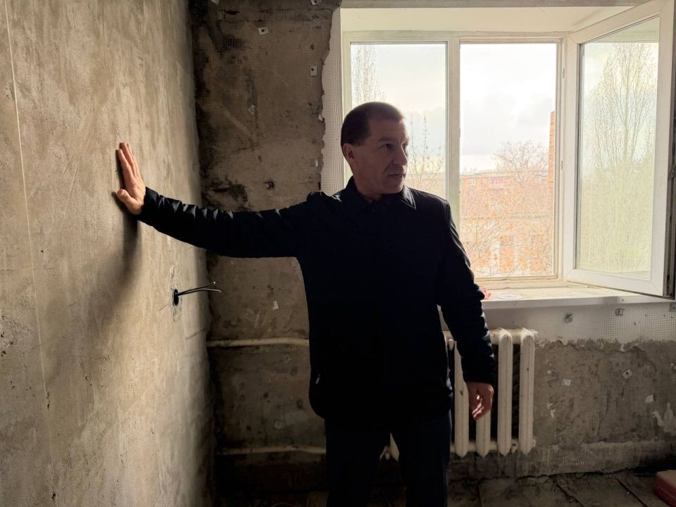 Пункт временного размещения в Первомайске, ставший домом для многих, кто был вынужден покинуть свои дома из-за боевых действий, преображается благодаря народной программе «Единой России» Пункт временного размещения в Первомайске, ставший домом для многих, кто был вынужден покинуть свои дома из-за боевых действий, преображается благодаря народной программе «Единой России»