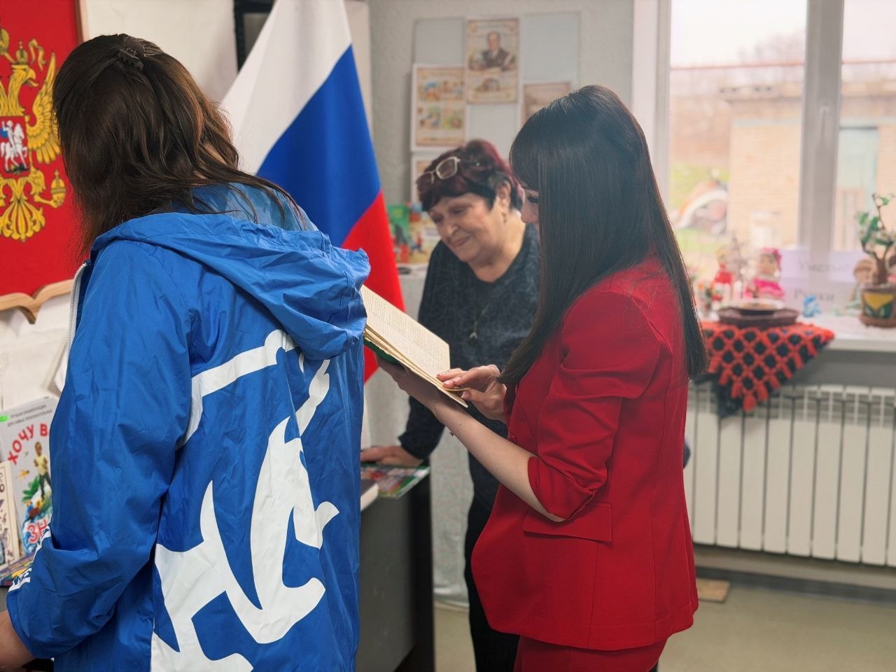 В поселке Боровское возрождают «сердце» культуры: ход восстановления библиотеки под контролем «Единой России» В поселке Боровское возрождают «сердце» культуры: ход восстановления библиотеки под контролем «Единой России»