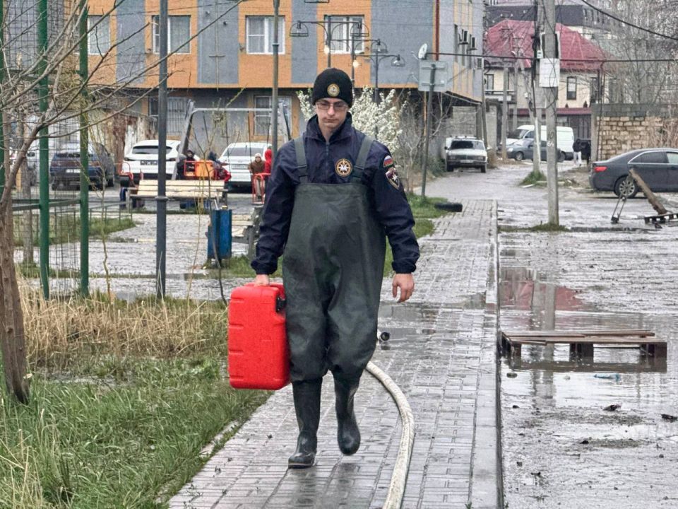 Добровольцы ВСКС из ЛНР участвуют в ликвидации последствий ЧС в Дагестане Добровольцы ВСКС из ЛНР участвуют в ликвидации последствий ЧС в Дагестане