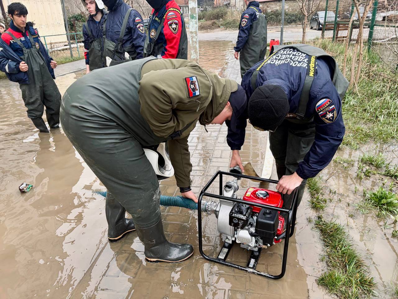 Добровольцы ВСКС из ЛНР участвуют в ликвидации последствий ЧС в Дагестане Добровольцы ВСКС из ЛНР участвуют в ликвидации последствий ЧС в Дагестане