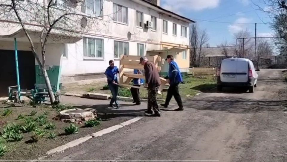 Простая просьба, реальное дело: в Меловом появились лавочки для отдыха Простая просьба, реальное дело: в Меловом появились лавочки для отдыха
