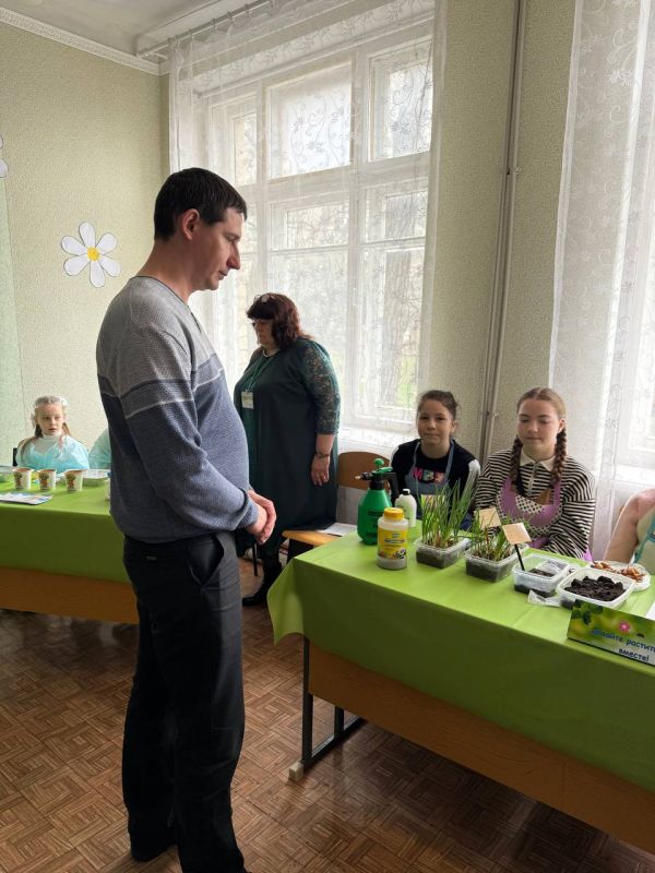 Сегодня в Доме творчества детей и юношества города Ровеньки состоялось важное мероприятие – День открытых дверей учреждений дополнительного образования Сегодня в Доме творчества детей и юношества города Ровеньки состоялось важное мероприятие – День открытых дверей учреждений дополнительного образования