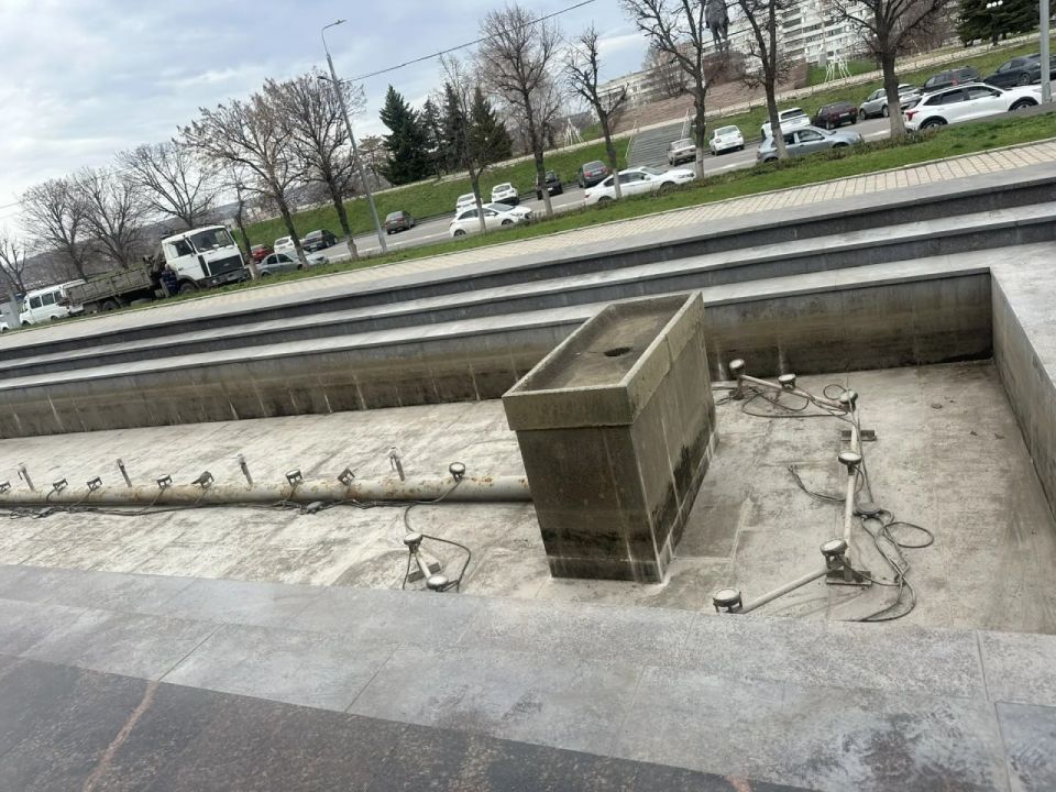 В столице фонтаны начали готовить к сезону после зимней консервации В столице фонтаны начали готовить к сезону после зимней консервации