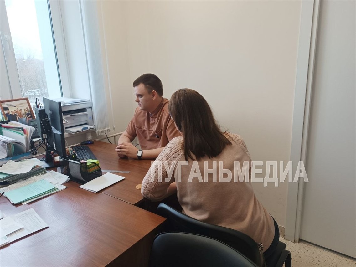 По программе «Земский доктор» в Краснодоне начал работу врач-онколог По программе «Земский доктор» в Краснодоне начал работу врач-онколог