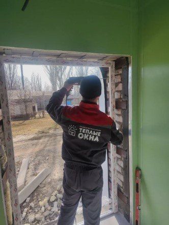 Брянские специалисты продолжают капремонт инфекционного отделения в Брянке ЛНР Брянские специалисты продолжают капремонт инфекционного отделения в Брянке ЛНР