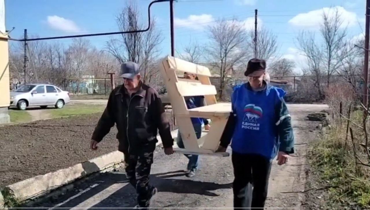 Простая просьба, реальное дело: в Меловом появились лавочки для отдыха Простая просьба, реальное дело: в Меловом появились лавочки для отдыха