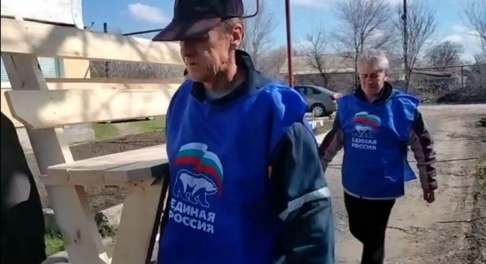 Простая просьба, реальное дело: в Меловом появились лавочки для отдыха Простая просьба, реальное дело: в Меловом появились лавочки для отдыха