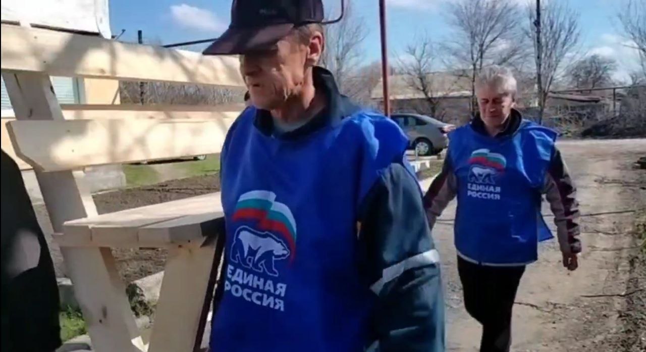 Простая просьба, реальное дело: в Меловом появились лавочки для отдыха Простая просьба, реальное дело: в Меловом появились лавочки для отдыха