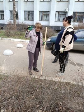 Совет депутатов совместно с сотрудниками администрации принял участие в общегородском субботнике