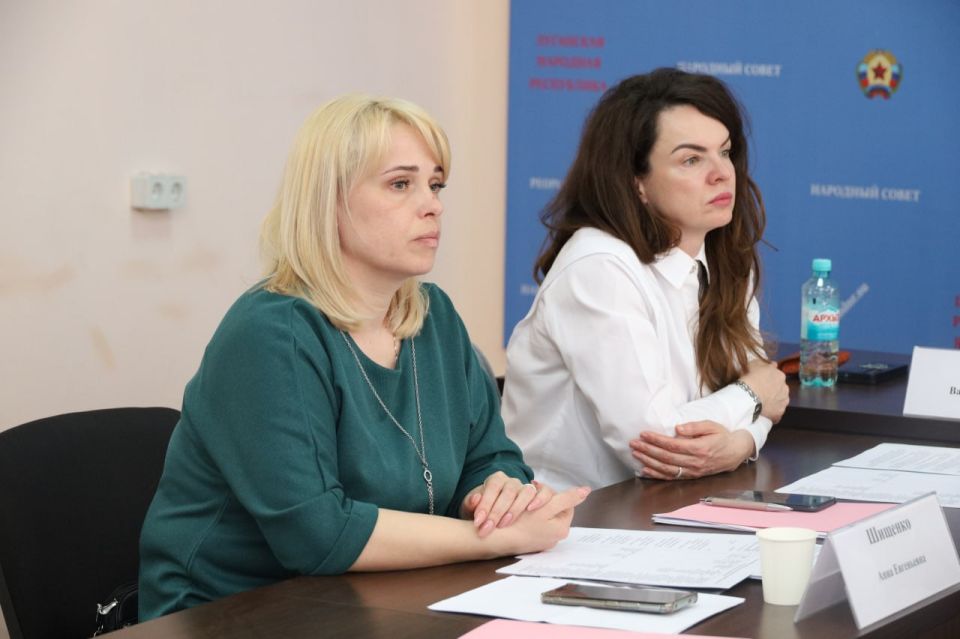 В Комитете по аграрной политике обсудили вопросы реализации законов ЛНР в области имущественных и земельных отношений В Комитете по аграрной политике обсудили вопросы реализации законов ЛНР в области имущественных и земельных отношений