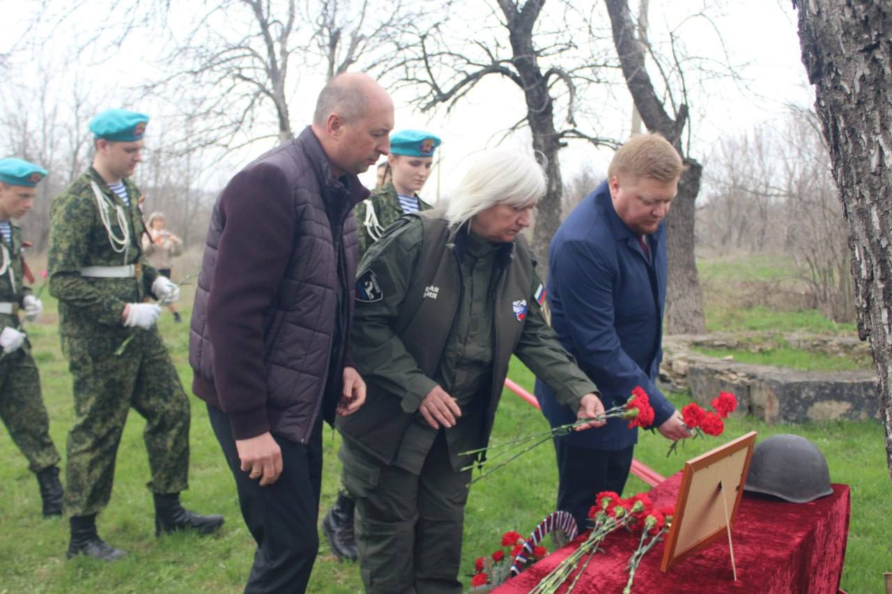 Светлана Гизай: Сегодня в Славяносербском округе приняла участие в цикле памятных мероприятий, посвященных 120-летию со дня рождения выдающегося политрука Алексея Гордеевича Еременко, чье имя стало синонимом мужества –... Светлана Гизай: Сегодня в Славяносербском округе приняла участие в цикле памятных мероприятий, посвященных 120-летию со дня рождения выдающегося политрука Алексея Гордеевича Еременко, чье имя стало синонимом мужества –...