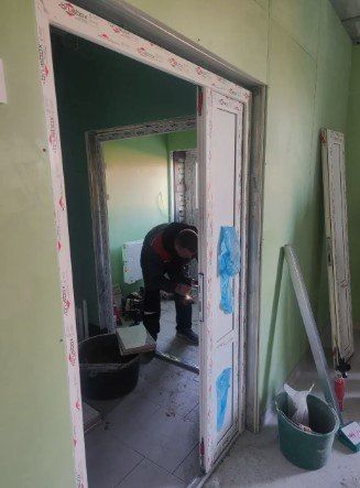 Брянские специалисты продолжают капремонт инфекционного отделения в Брянке ЛНР Брянские специалисты продолжают капремонт инфекционного отделения в Брянке ЛНР