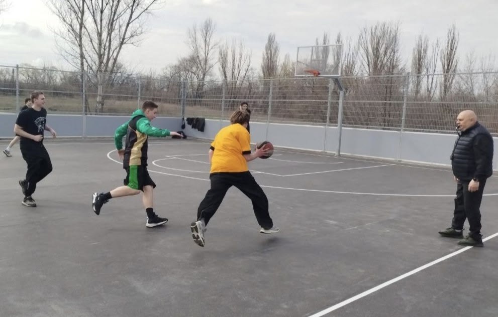 В городе Лутугино прошло физкультурное мероприятие по баскетболу В городе Лутугино прошло физкультурное мероприятие по баскетболу