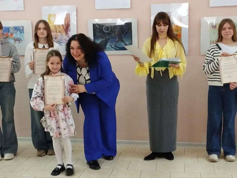 В Республиканской библиотеке имени Горького открылась выставка работ воспитанников школы искусств В Республиканской библиотеке имени Горького открылась выставка работ воспитанников школы искусств
