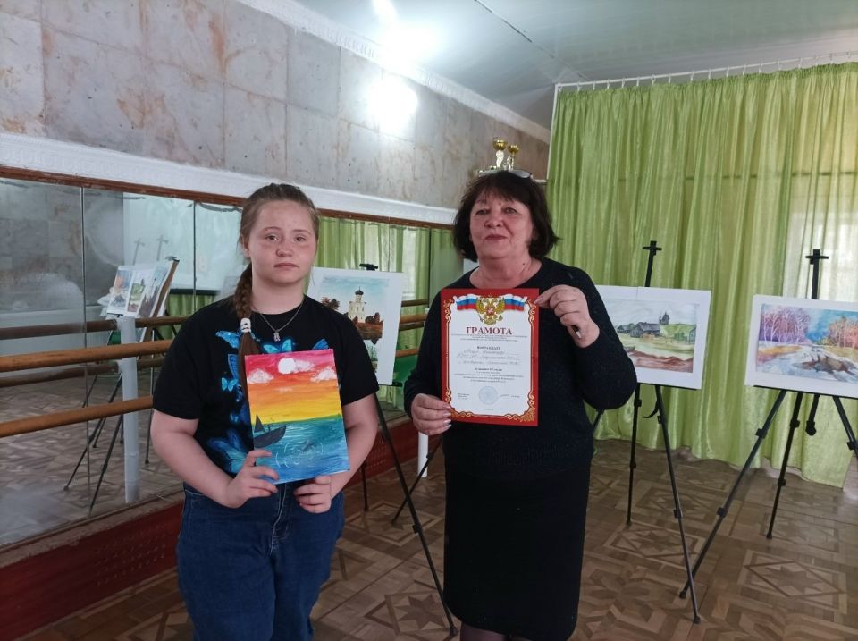 В Лутугинском Доме творчества прошла Олимпиада юных художников «Весенний вернисаж» В Лутугинском Доме творчества прошла Олимпиада юных художников «Весенний вернисаж»