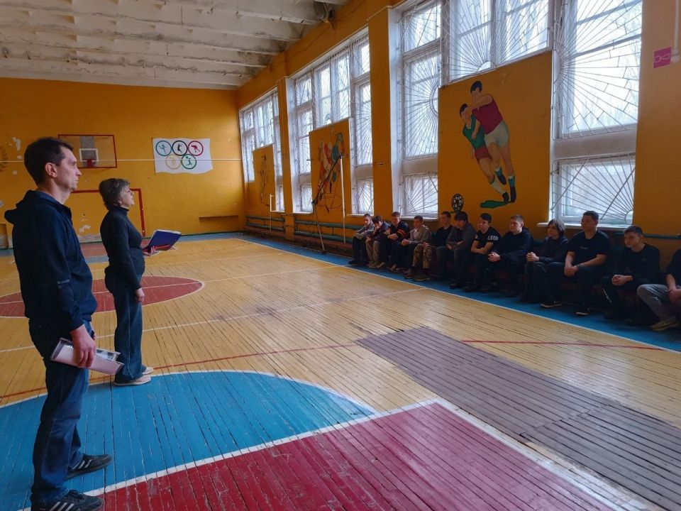 1 апреля в Молодогвардейском многопрофильном колледже имени героев подпольной организации «Молодая гвардия» для студентов провели ознакомительное мероприятие с нормами Всероссийского физкультурно-спортивного комплекса «Готов... 1 апреля в Молодогвардейском многопрофильном колледже имени героев подпольной организации «Молодая гвардия» для студентов провели ознакомительное мероприятие с нормами Всероссийского физкультурно-спортивного комплекса «Готов...