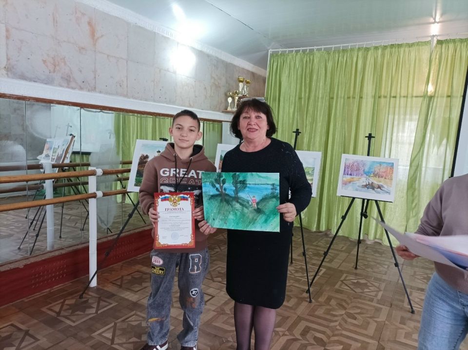 В Лутугинском Доме творчества прошла Олимпиада юных художников «Весенний вернисаж» В Лутугинском Доме творчества прошла Олимпиада юных художников «Весенний вернисаж»